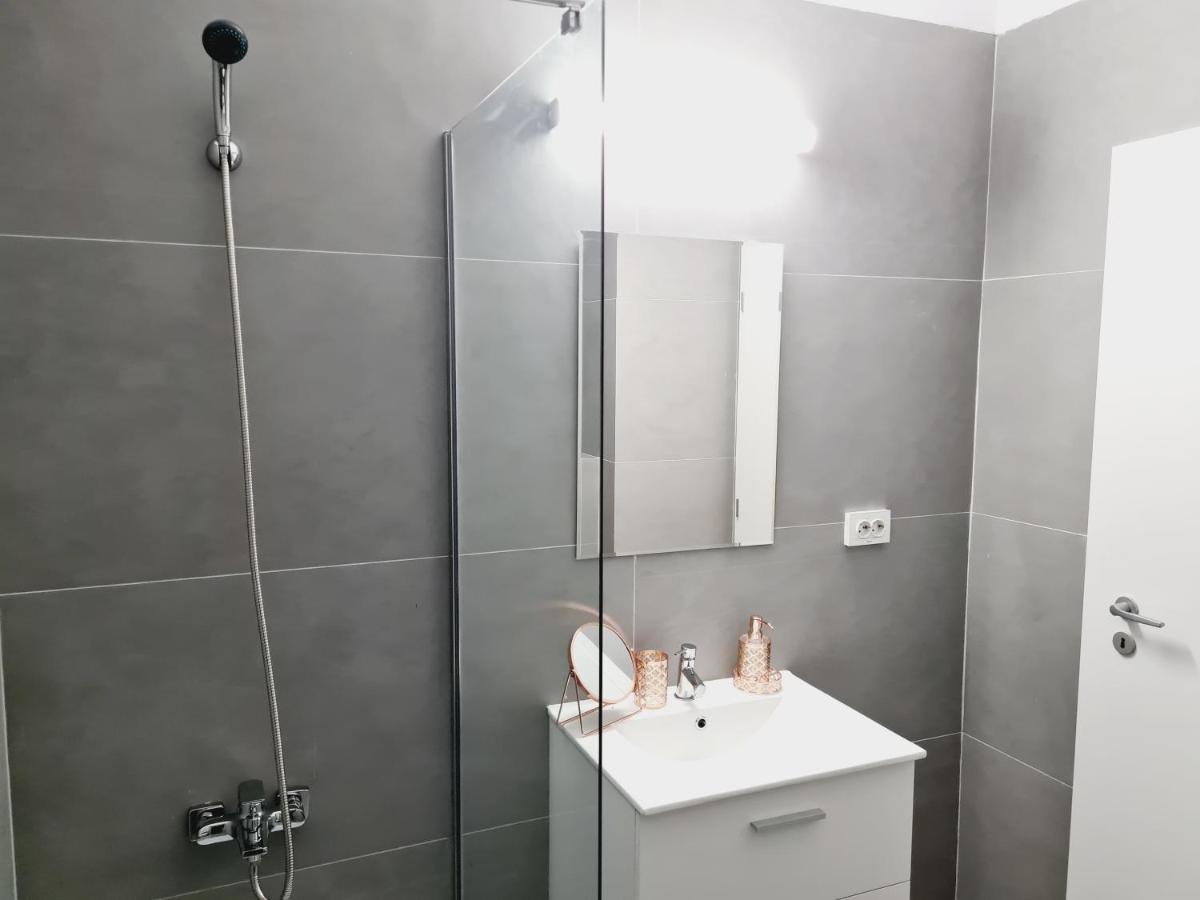 Lovely Ultracentral Apartment With Parking Cluj-Napoca Exterior photo